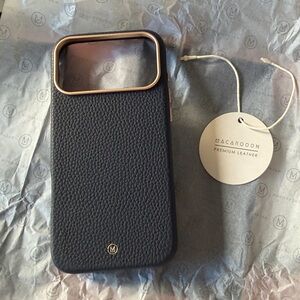 MACARON Textured Leather Phone Case - Black and Gold